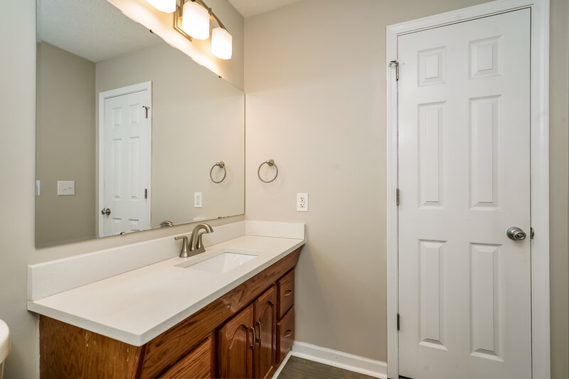 1,720/Mo, 5112 Beechwood Rd Avon, IN 46123 Bathroom View