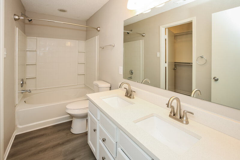 2,035/Mo, 8636 Wheatfield Dr Camby, IN 46113 Main Bathroom View