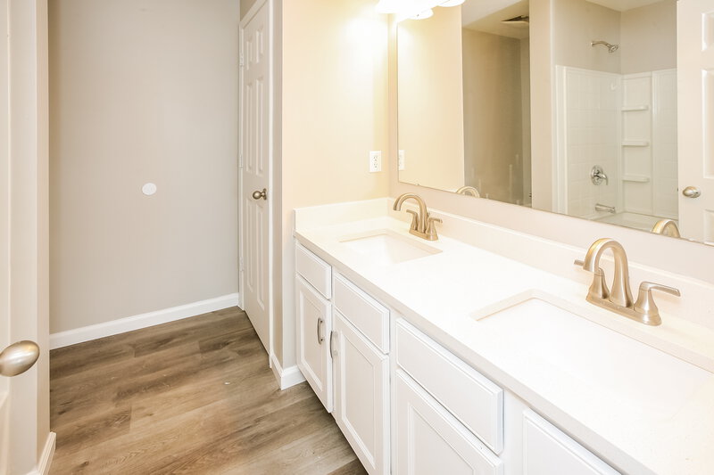 2,320/Mo, 4557 Walcott Dr Noblesville, IN 46062 Main Bathroom View