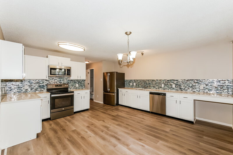 1,965/Mo, 6827 Earlswood Dr Indianapolis, IN 46217 Dining Room View 2