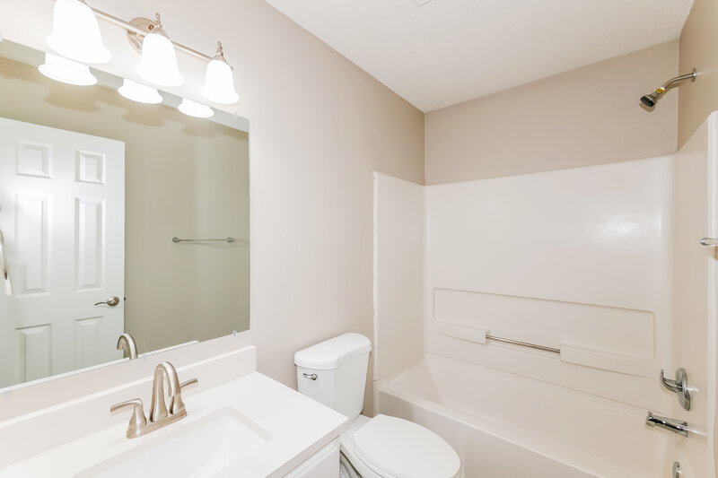 1,965/Mo, 6827 Earlswood Dr Indianapolis, IN 46217 Bathroom View