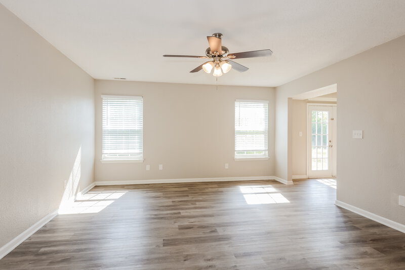 2,085/Mo, 4011 Village Trace Blvd Indianapolis, IN 46254 Living Room View