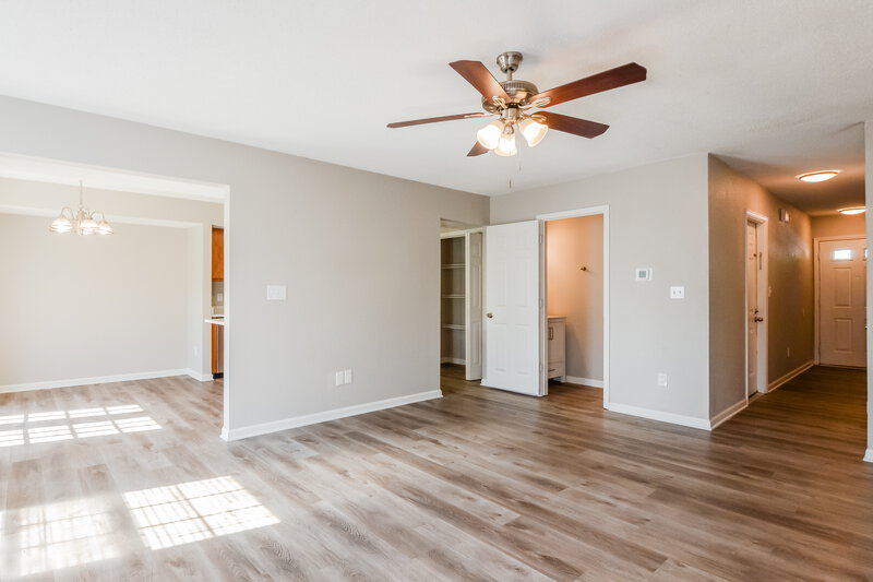 2,085/Mo, 4011 Village Trace Blvd Indianapolis, IN 46254 Living Room View 2