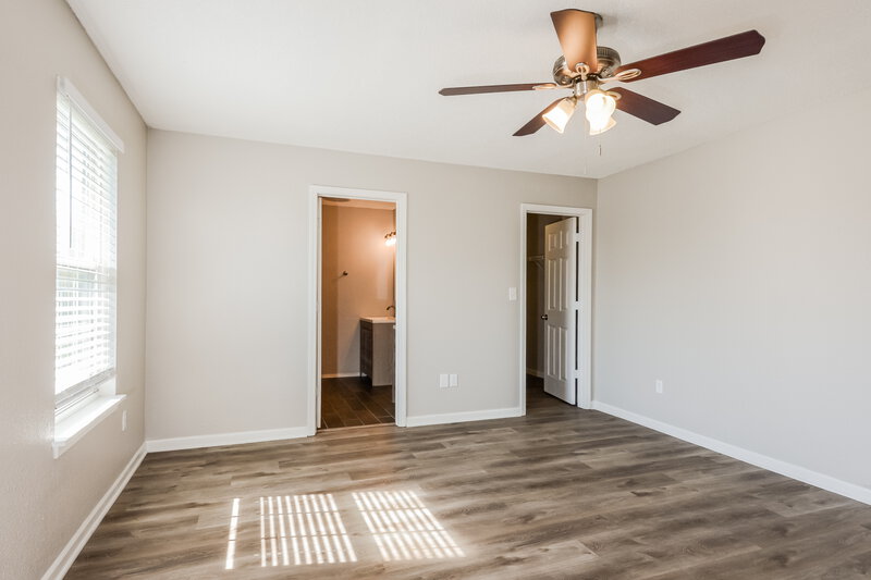 2,085/Mo, 4011 Village Trace Blvd Indianapolis, IN 46254 Main Bedroom View