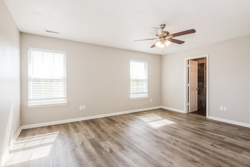 2,085/Mo, 4011 Village Trace Blvd Indianapolis, IN 46254 Main Bedroom View 2