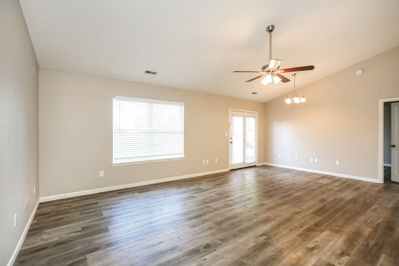 2,140/Mo, 6566 Crossbridge Dr Noblesville, IN 46062 Living Room View