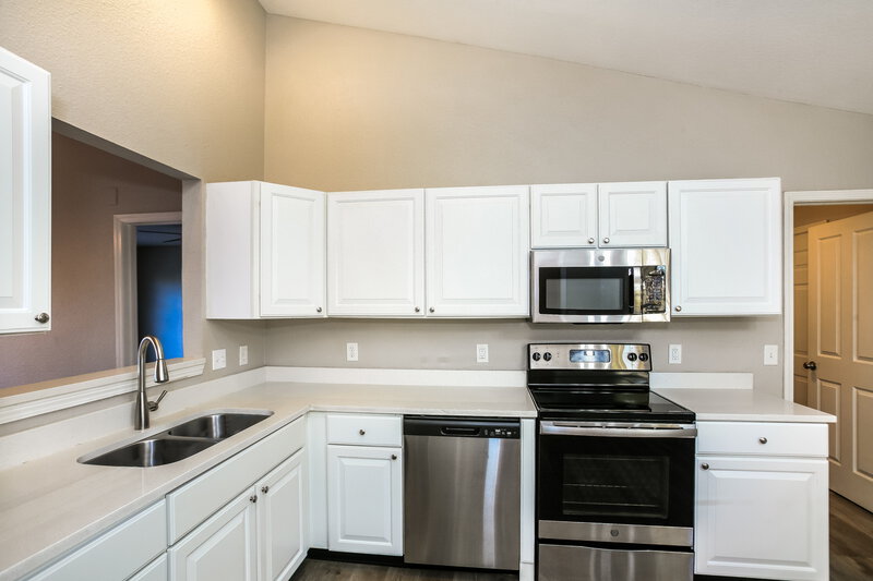 2,140/Mo, 6566 Crossbridge Dr Noblesville, IN 46062 Kitchen View