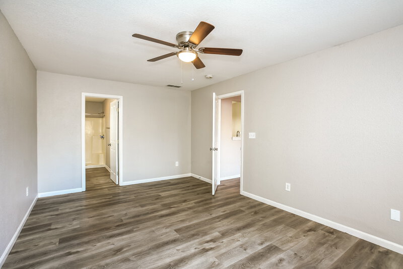 2,140/Mo, 6566 Crossbridge Dr Noblesville, IN 46062 Main Bedroom View