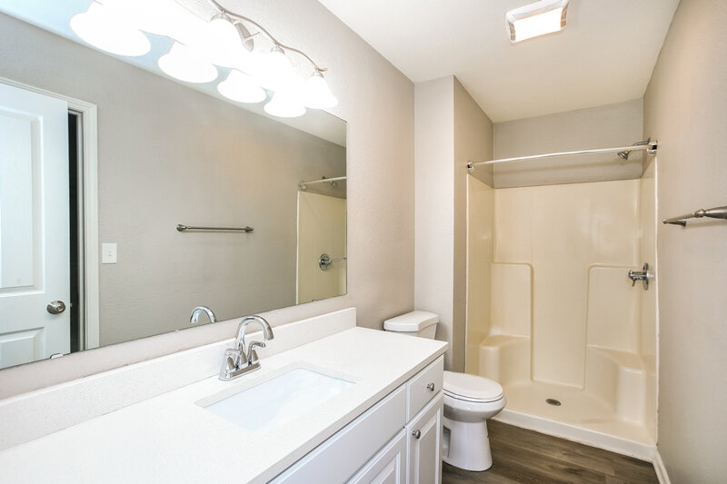2,140/Mo, 6566 Crossbridge Dr Noblesville, IN 46062 Main Bathroom View