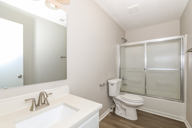 2,265/Mo, 2035 Brookside Ct Greenfield, IN 46140 Bathroom View