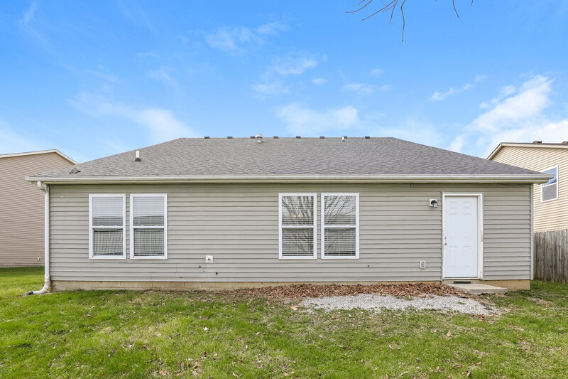 2,265/Mo, 2035 Brookside Ct Greenfield, IN 46140 Rear View