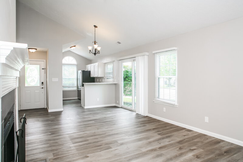 1,950/Mo, 5203 Pin Oak Dr Indianapolis, IN 46254 Dining Room View