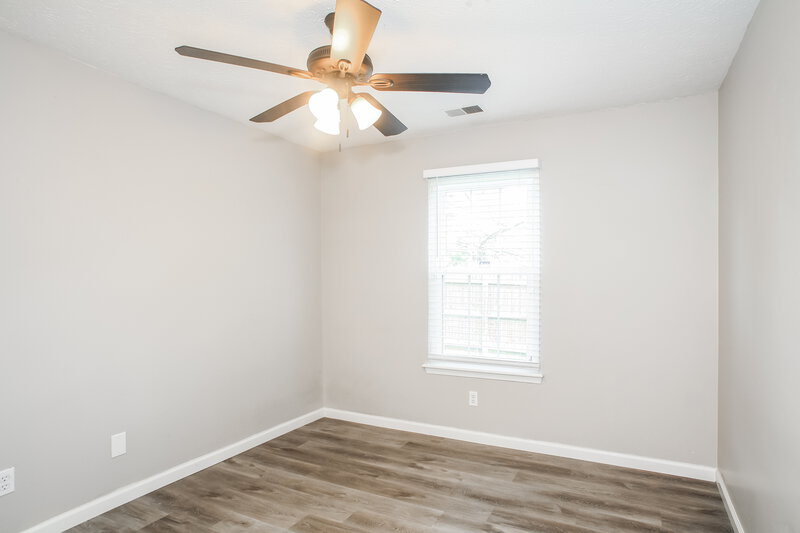 1,950/Mo, 5203 Pin Oak Dr Indianapolis, IN 46254 Bedroom View