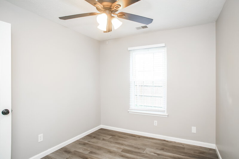 1,950/Mo, 5203 Pin Oak Dr Indianapolis, IN 46254 Bedroom View 3