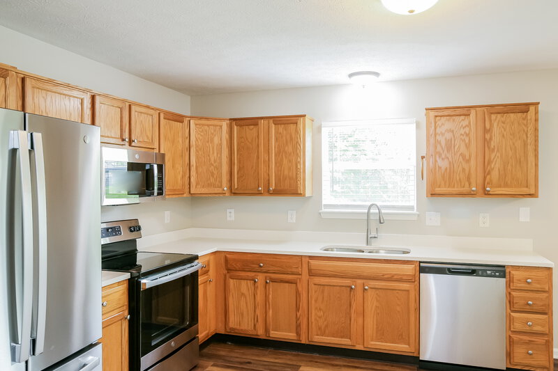 3,210/Mo, 4310 Blue Spruce Ct Greenwood, IN 46143 Kitchen View 2