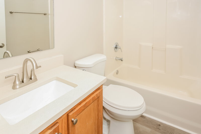3,210/Mo, 4310 Blue Spruce Ct Greenwood, IN 46143 Bathroom View