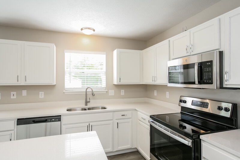 2,105/Mo, 3315 Grove Berry Ln Indianapolis, IN 46239 Kitchen View