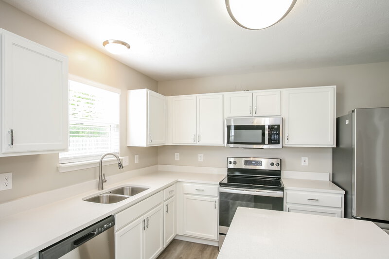 2,105/Mo, 3315 Grove Berry Ln Indianapolis, IN 46239 Kitchen View 2