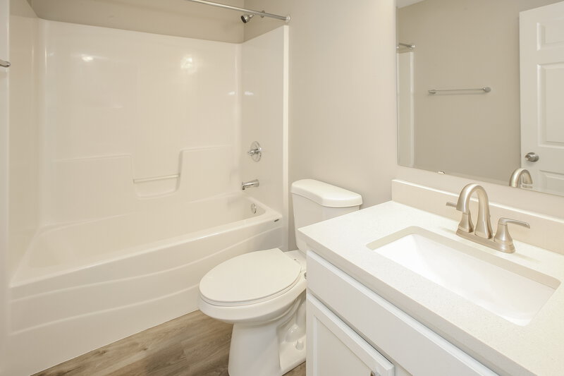 2,105/Mo, 3315 Grove Berry Ln Indianapolis, IN 46239 Bathroom View