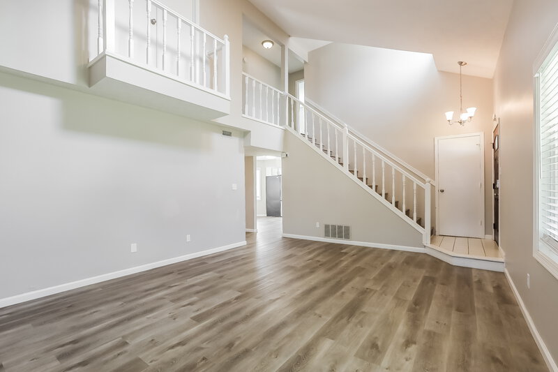 2,105/Mo, 8460 Countryside Ct Indianapolis, IN 46231 Living Room View 3