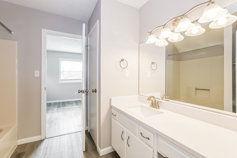 2,105/Mo, 8460 Countryside Ct Indianapolis, IN 46231 Bathroom View