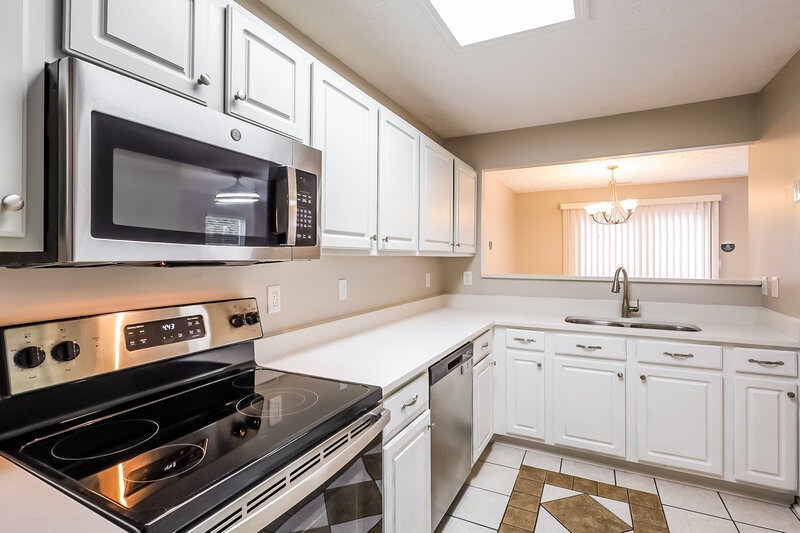 2,390/Mo, 4439 Connaught E Dr Plainfield, IN 46168 Kitchen View 2