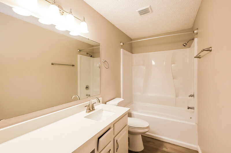 2,390/Mo, 4439 Connaught E Dr Plainfield, IN 46168 Main Bathroom View