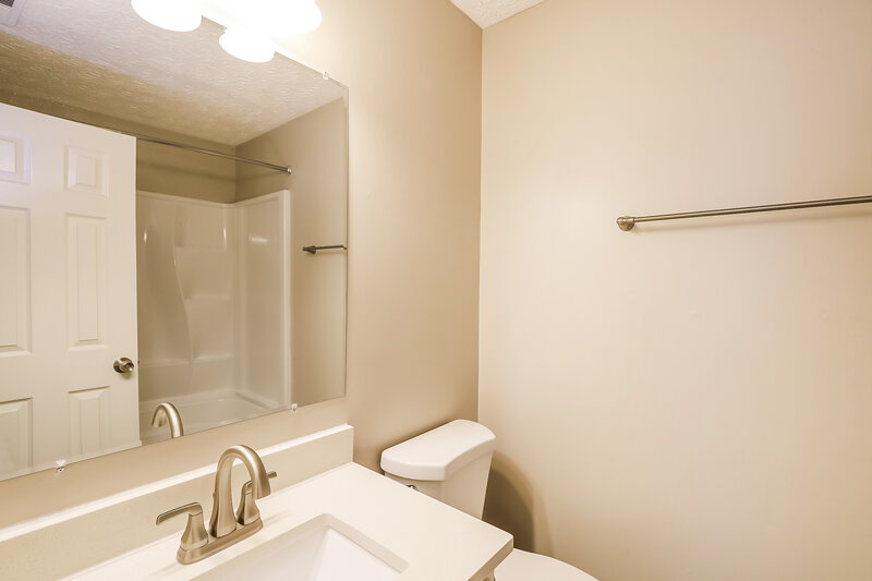 2,390/Mo, 4439 Connaught E Dr Plainfield, IN 46168 Bathroom View