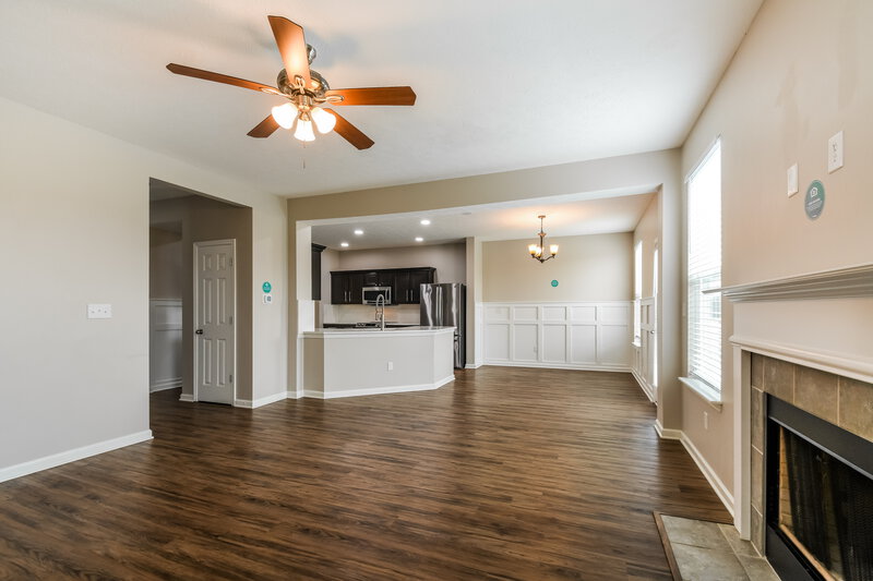 2,130/Mo, 5780 Bluff View Ln Whitestown, IN 46075 Living Room View 2