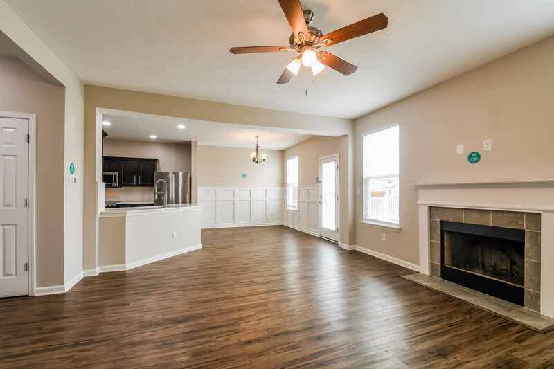 2,130/Mo, 5780 Bluff View Ln Whitestown, IN 46075 Living Room View 3