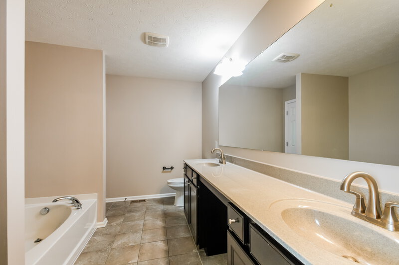 2,130/Mo, 5780 Bluff View Ln Whitestown, IN 46075 Bathroom View