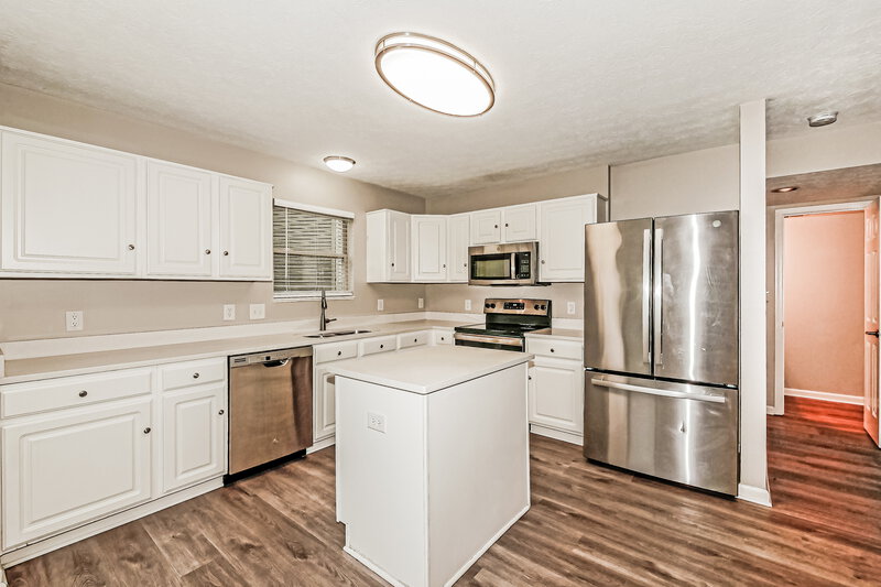 2,150/Mo, 7538 Sergi Canyon Dr Indianapolis, IN 46217 Kitchen View 2