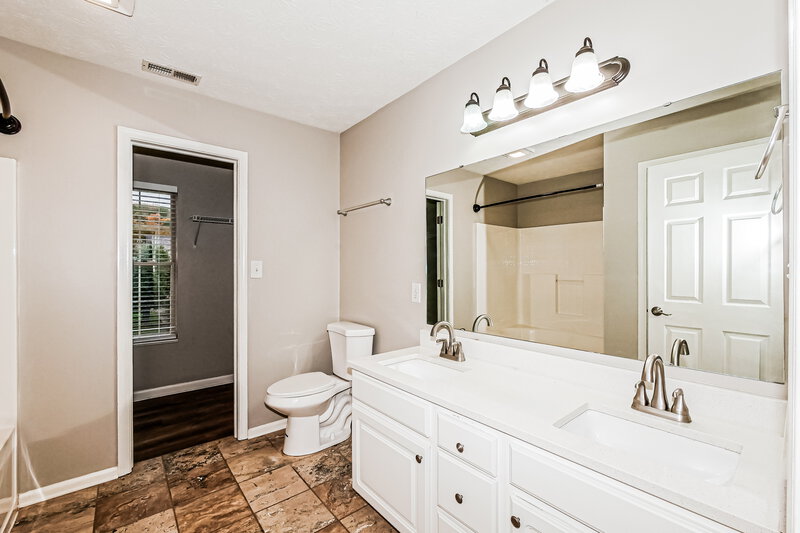 2,150/Mo, 7538 Sergi Canyon Dr Indianapolis, IN 46217 Main Bathroom View 2