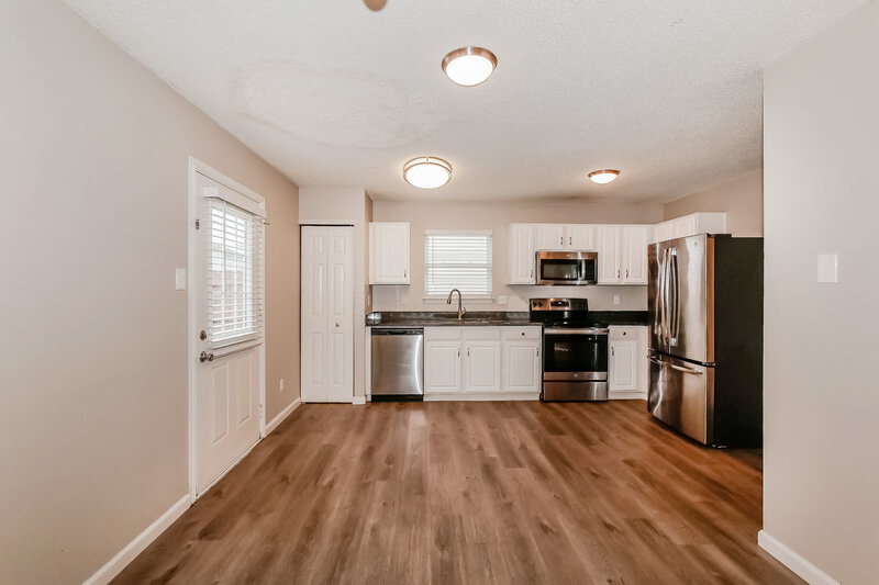 1,770/Mo, 2014 Dutch Elm Dr Indianapolis, IN 46231 Kitchen View