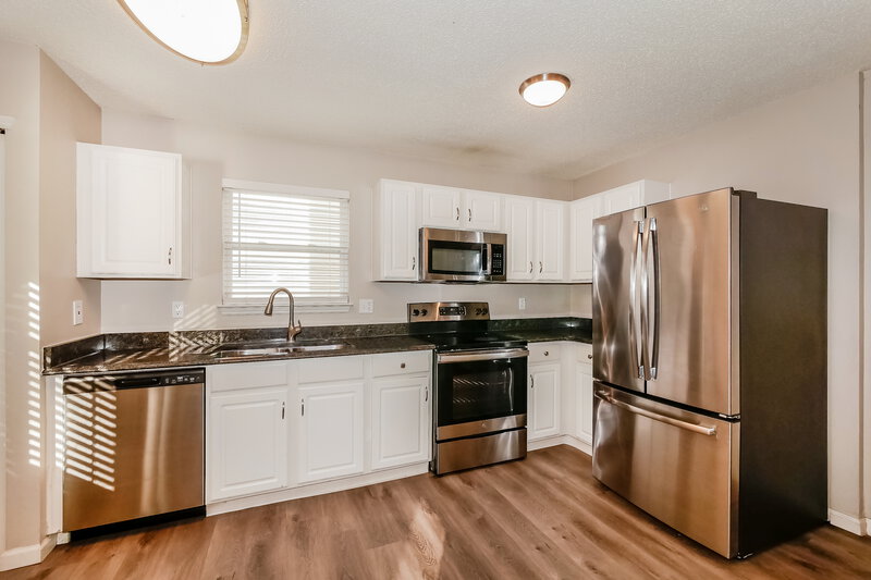 1,770/Mo, 2014 Dutch Elm Dr Indianapolis, IN 46231 Kitchen View 2