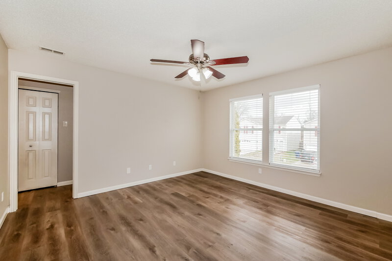 1,770/Mo, 2014 Dutch Elm Dr Indianapolis, IN 46231 Main Bedroom View 2