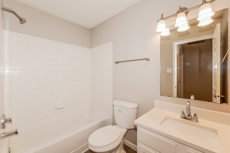1,770/Mo, 2014 Dutch Elm Dr Indianapolis, IN 46231 Bathroom View