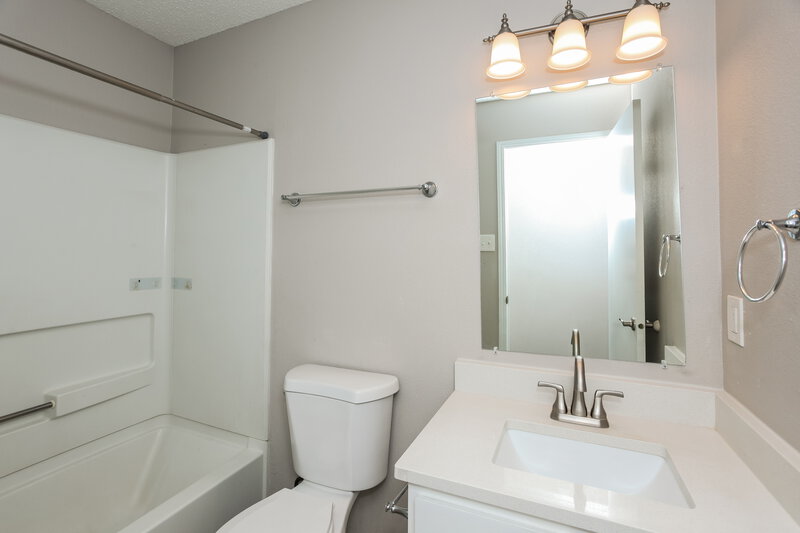 1,990/Mo, 6860 W Stansbury Blvd McCordsville, IN 46055 Bathroom View