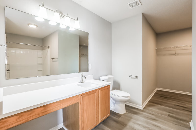 2,065/Mo, 8421 Ash Grove Dr Camby, IN 46113 Main Bathroom View