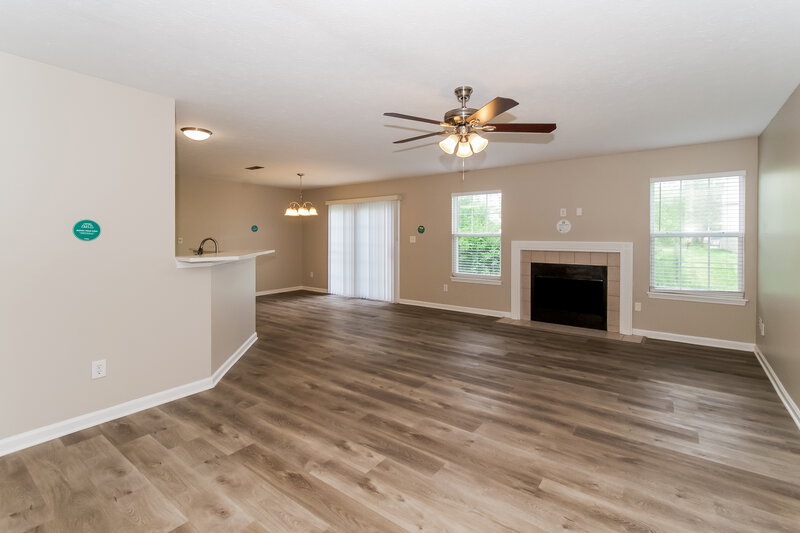 1,950/Mo, 7153 Wellwood Dr Indianapolis, IN 46217 Living Room View
