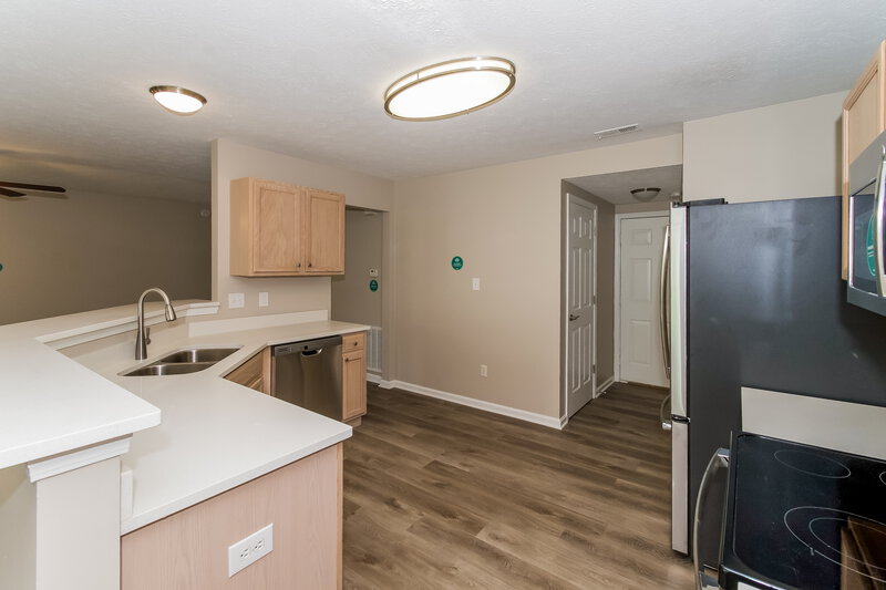 1,950/Mo, 7153 Wellwood Dr Indianapolis, IN 46217 Kitchen View