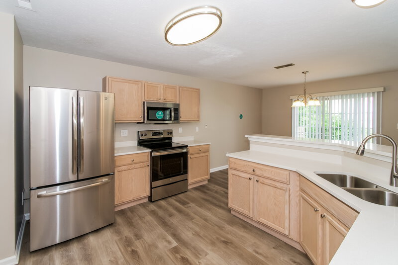 1,950/Mo, 7153 Wellwood Dr Indianapolis, IN 46217 Kitchen View 2