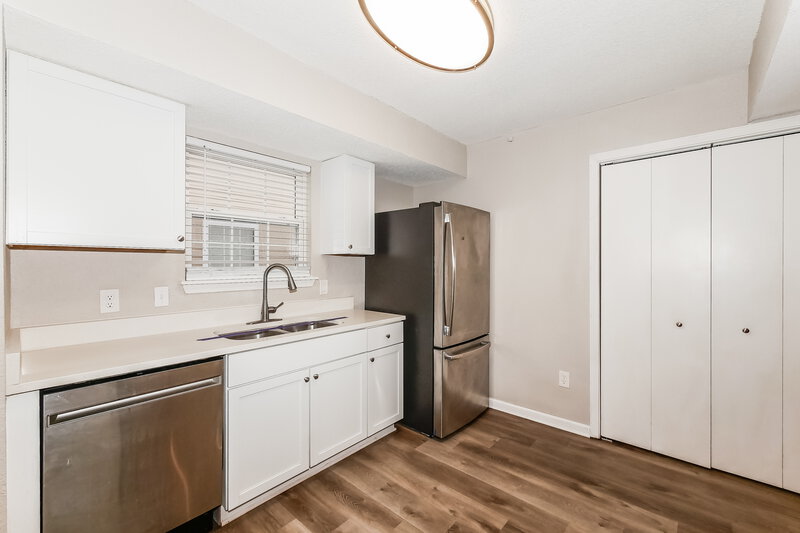 1,910/Mo, 4221 Trace Edge Ln Indianapolis, IN 46254 Kitchen View