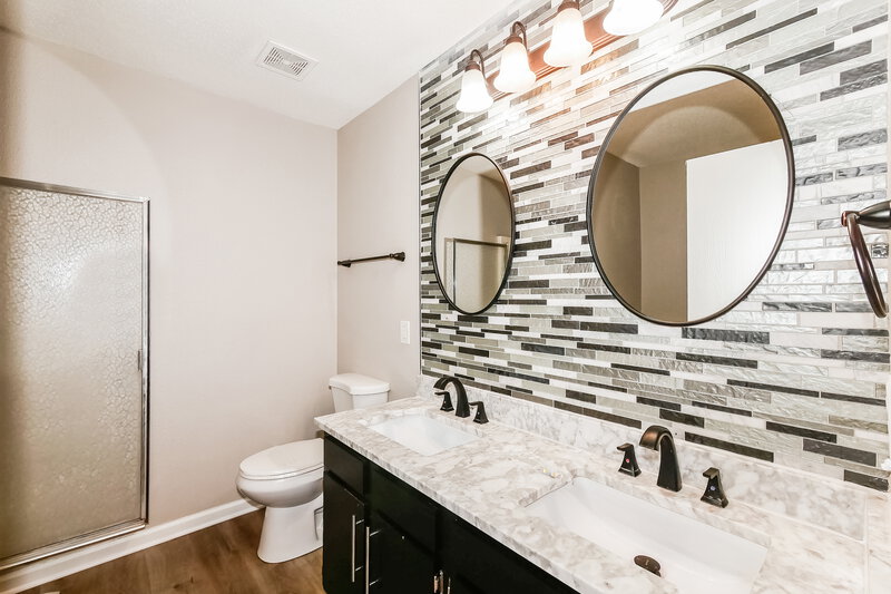 1,910/Mo, 4221 Trace Edge Ln Indianapolis, IN 46254 Main Bathroom View