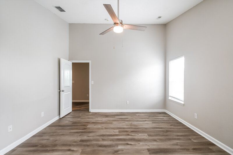 2,210/Mo, 15397 Dry Creek Rd Noblesville, IN 46060 Main Bedroom View 2