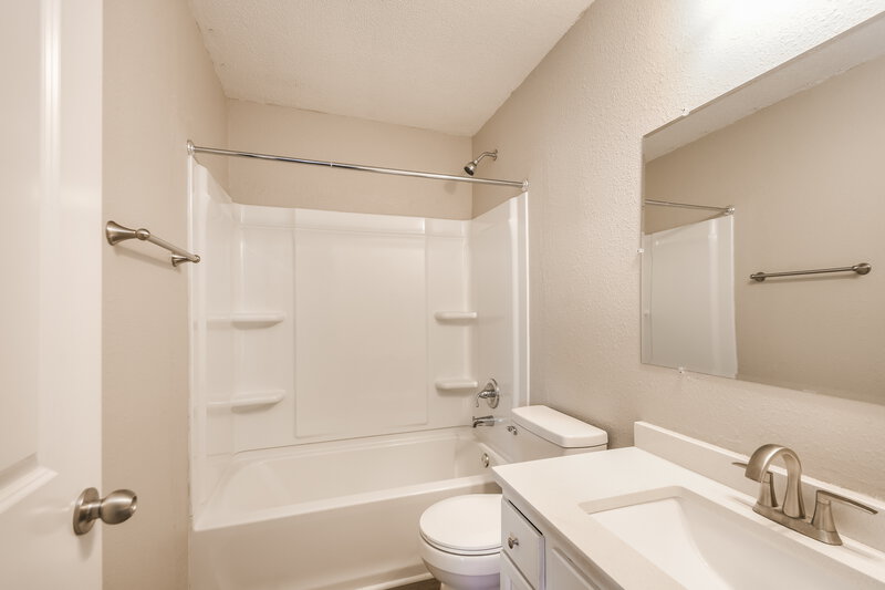 2,210/Mo, 15397 Dry Creek Rd Noblesville, IN 46060 Bathroom View