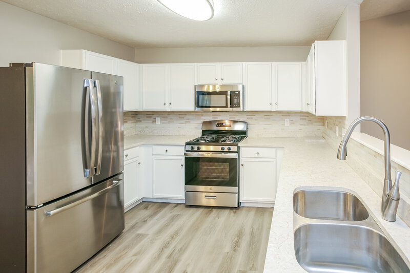 2,235/Mo, 10607 Pickens Ct Indianapolis, IN 46234 Kitchen View 2