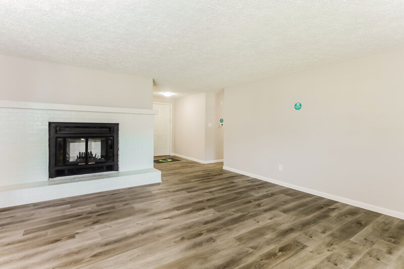 1,795/Mo, 8130 Clayburn Dr Indianapolis, IN 46268 Living Room View