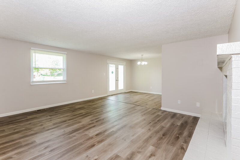 1,795/Mo, 8130 Clayburn Dr Indianapolis, IN 46268 Living Room View 2