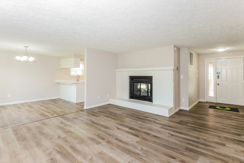 1,795/Mo, 8130 Clayburn Dr Indianapolis, IN 46268 Living Room View 3